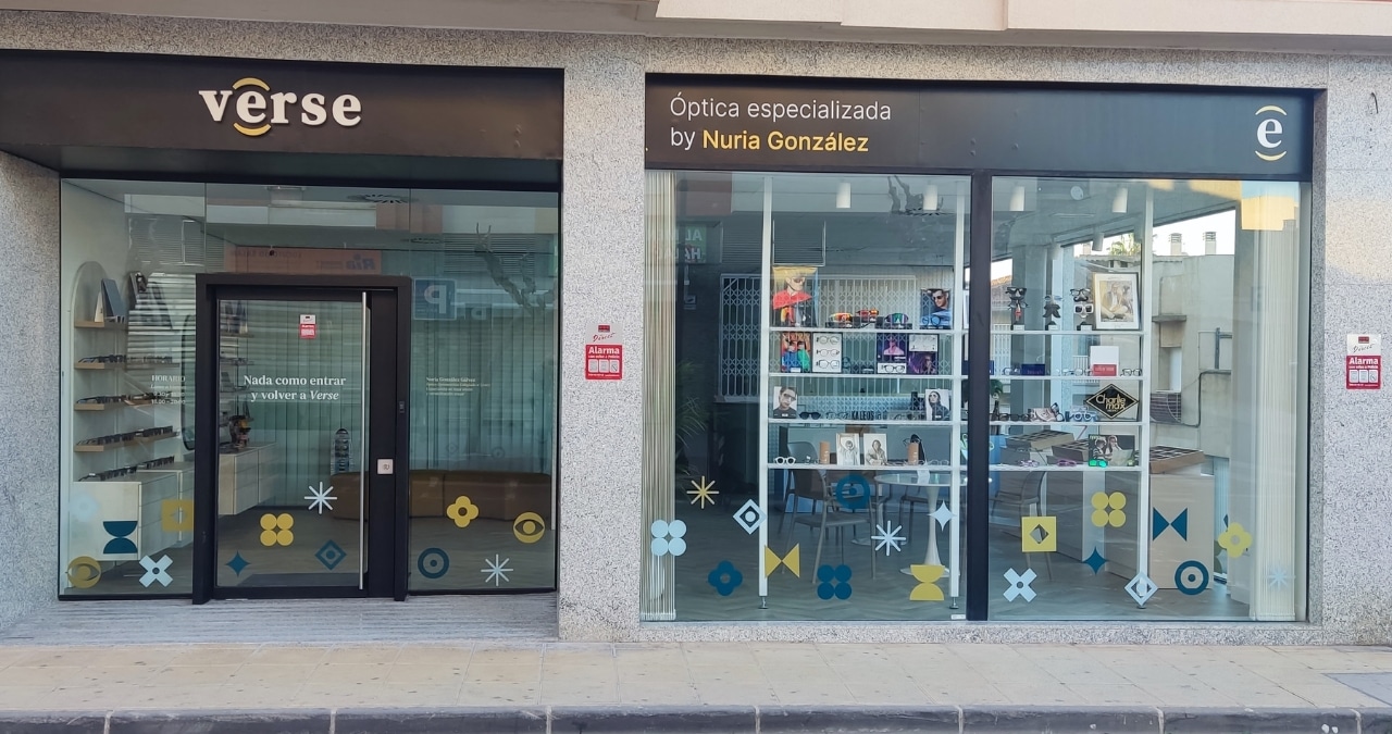 foto oscurecida de ir a tienda de verse optica gafas de diseño